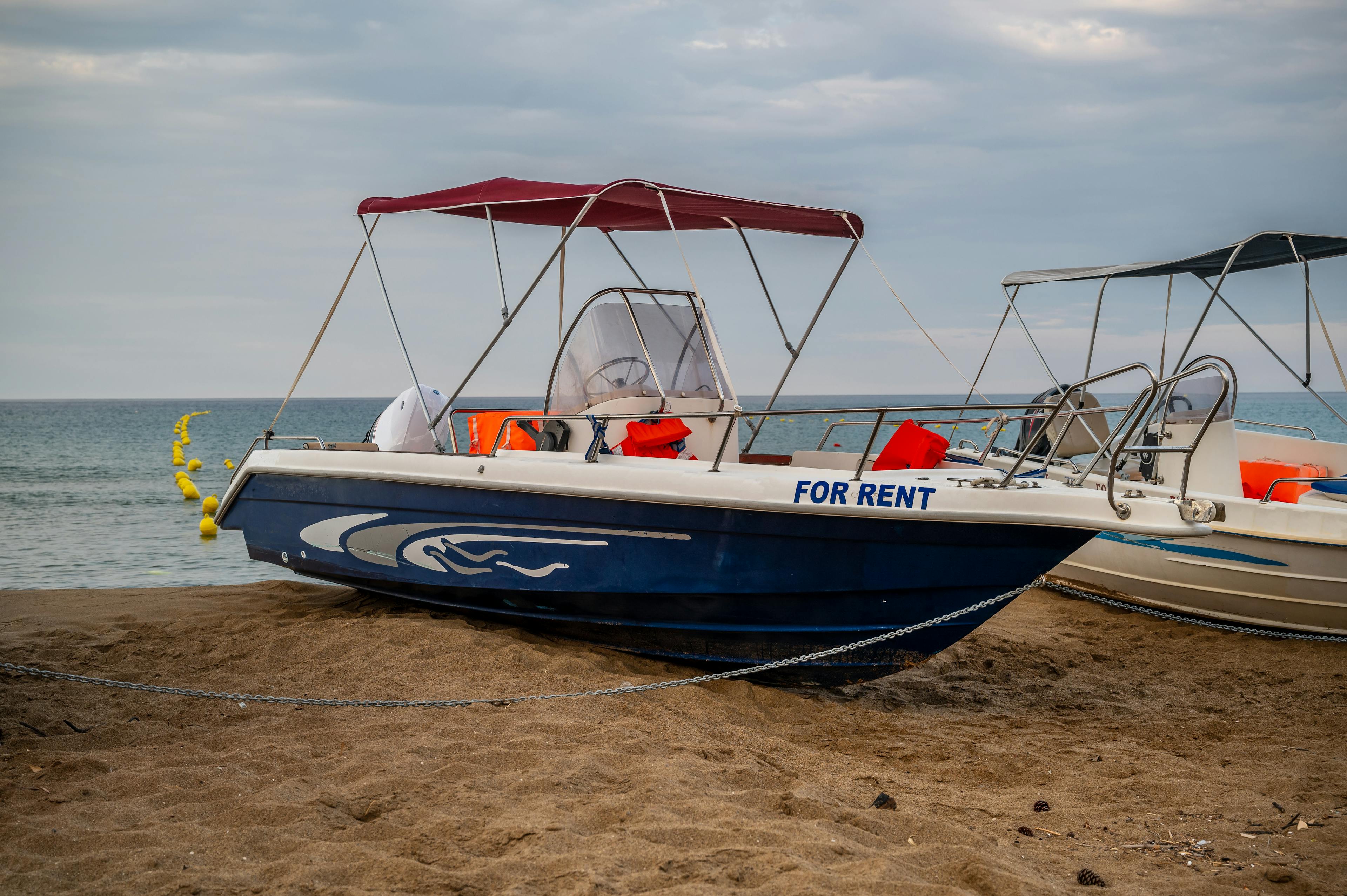Find boat rentals today with Boaters List!